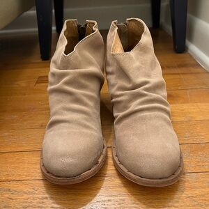 NWOT Beek Women's Stone Ankle Booties sz 9